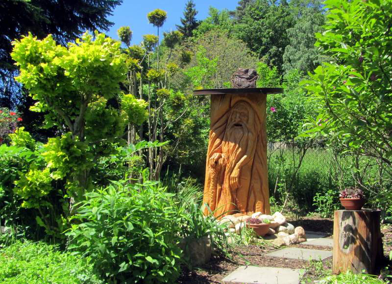 Klotzbeute im Imker - Garten Radig